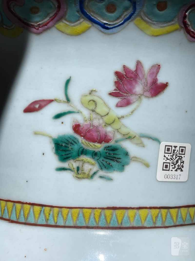 清晚期 粉彩花卉纹花觚一对 - 图8